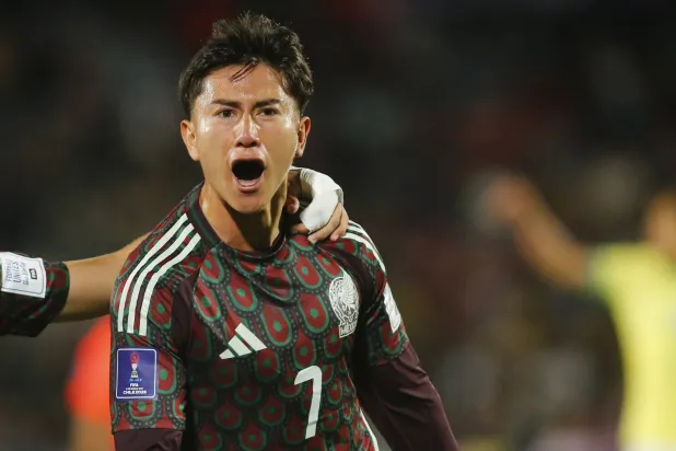 أليكسي دومينيغيز لاعب منتخب المكسيك (إ.ب.أ)