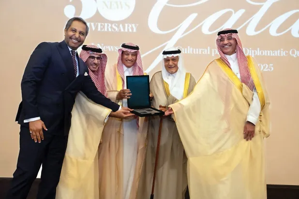 كرّمت «عرب نيوز» بمناسبة يوبيلها الذهبي المؤسسين وأعلنت خططها للنشر بـ50 لغة (الشرق الأوسط)