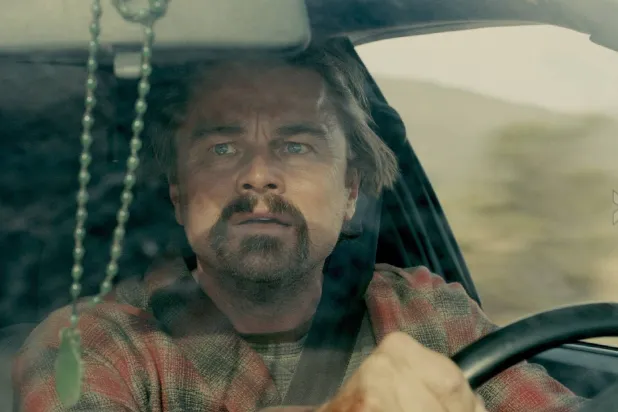 ليوناردو ديكابريو في مشهد مطاردة (وورنر)