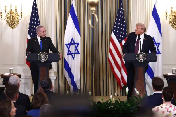 ABD Başkanı Donald Trump ve İsrail Başbakanı Binyamin Netanyahu, Beyaz Saray'da düzenlenen basın toplantısında (EPA)