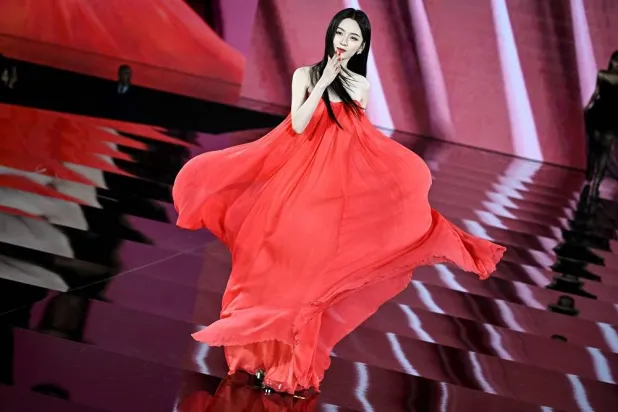 Chinese actress Ye Zhou presents a creation for L'Oreal Paris show "Liberte, Egalite, Sororite" (Liberty, Equality, Sisterhood), as part of the Paris Fashion Week Women Ready-to-wear Spring-Summer 2026 collection at the Hotel de Ville, in Paris on September 29, 2025. (AFP)