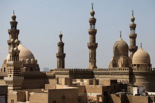 جانب من «القاهرة القديمة» في وسط العاصمة المصرية (رويترز)