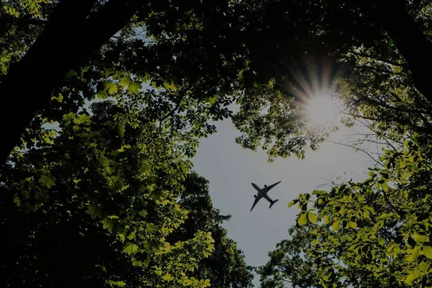 شراكة بين «سمارت إنرجي» و«كيو إيت للطيران» لتوريد وقود الطيران المستدام