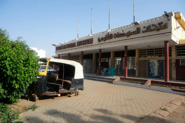 المدخل الرئيسي للمتحف القومي السوداني (رويترز)
