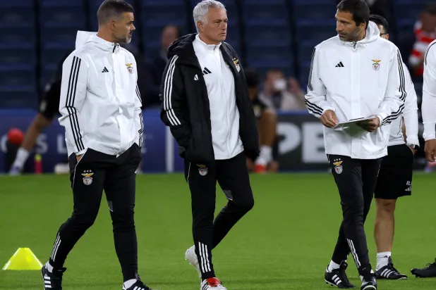 مورينيو عاد إلى «ستامفورد بريدج» بعد 20 عاماً (رويترز)