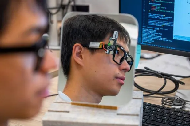 الابتكار يحول النظارات العادية لجهاز ذكي يراقب الحالة الصحية (جامعة بنسلفانيا)
