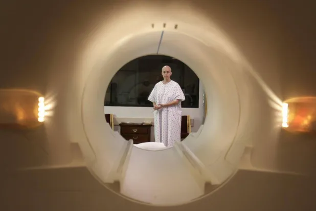 مريضة بالسرطان (رويترز)