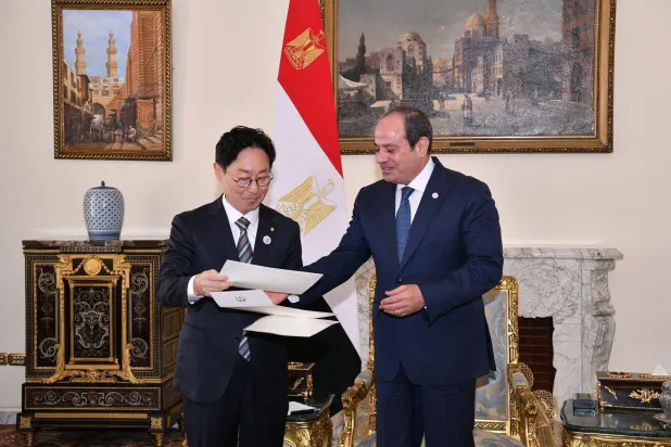 السيسي يتسلم رسالة من رئيس كوريا الجنوبية (الرئاسة المصرية)