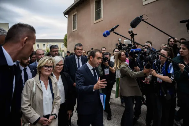 رئيس الحكومة المعين سيباستيان لوكورنو (أ.ف.ب)