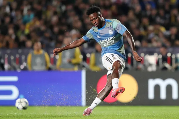 نجم ريال مدريد فينيسيوس جونيور (رويترز)
