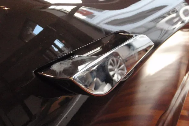 Tesla Model S'in kapı kolu (Wikimedia Commons)