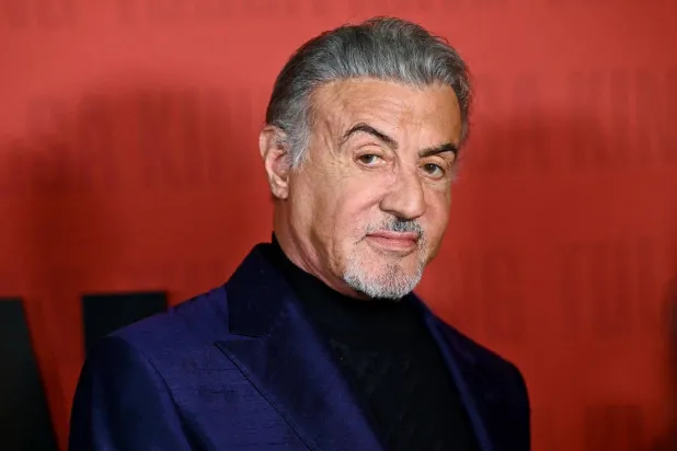 Kariyeri 50 yıldan uzun bir süreye yayılan Sylvester Stallone'un oynadığı filmler dünya çapında 7,5 milyar doların üzerinde hasılat elde etti (AP)