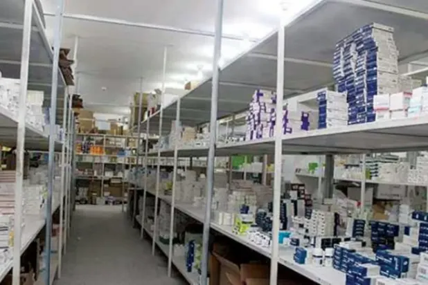 Bir ilaç deposu (NNA)
