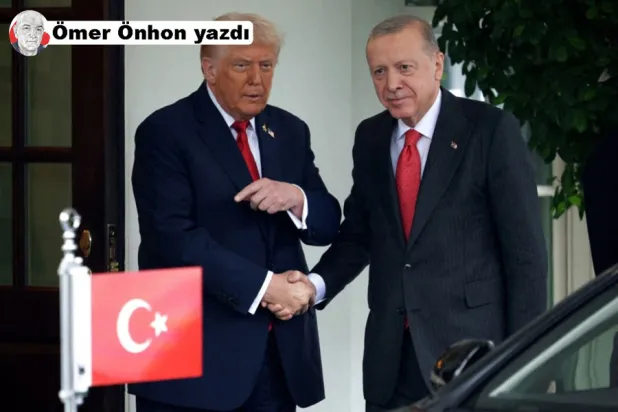 ABD Başkanı Donald Trump, Washington DC'deki Beyaz Saray'ın Batı Kanadı'nda Cumhurbaşkanı Recep Tayyip Erdoğan'ı kapıda karşıladı, 25 Eylül 2025 (AFP)