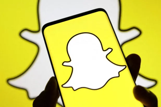 العلامة التجارية لشركة «سناب شات» (أرشيفية - رويترز)