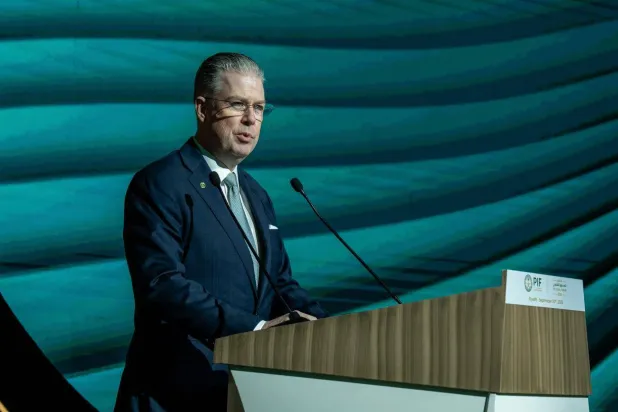 المستشار القانوني العام في صندوق الاستثمارات العامة براين جيليسبي متحدثاً (الصندوق)