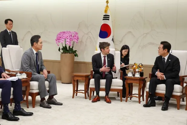 Samsung Electronics chairman Lee Jae-yong (2-L) listens as OpenAI CEO Sam Altman (C) talks to South Korean President Lee Jae Myung (R) during their meeting at the presidential office in Seoul, South Korea, 01 October 2025. (EPA/Yonhap)