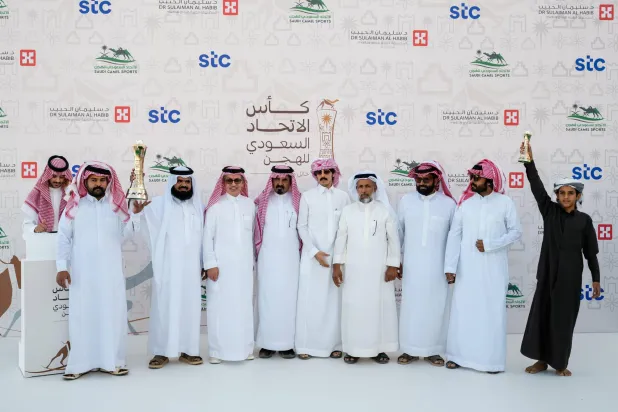 من تتويج الفائزين في اليوم الأول (الاتحاد السعودي للهجن)