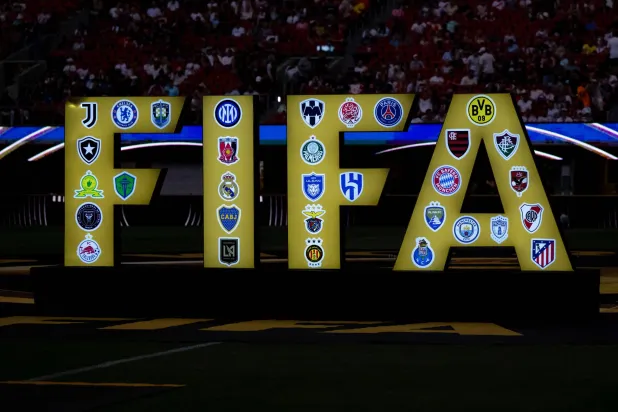 تتجه أنظار الاتحاد الدولي لكرة القدم نحو إحداث تغييرات كبيرة في نظام بطولة كأس العالم للأندية (د.ب.أ)