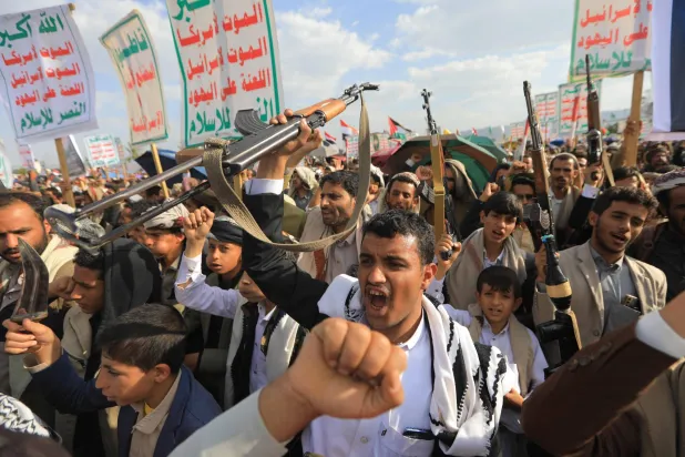 الحوثيون يدعون أن هجماتهم على السفن لدعم الفلسطينيين في غزة (أ.ف.ب)