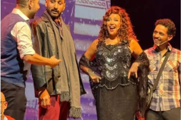 جانب من العرض المسرحي (إدارة الفرقة)