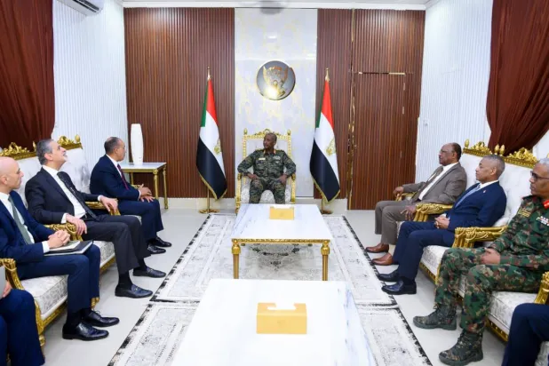 وزير الخارجية المصري بدر عبد العاطي يزور بورتسودان ويلتقي رئيس مجلس السيادة الانتقالي الفريق أول عبد الفتاح البرهان (الخارجية المصرية)