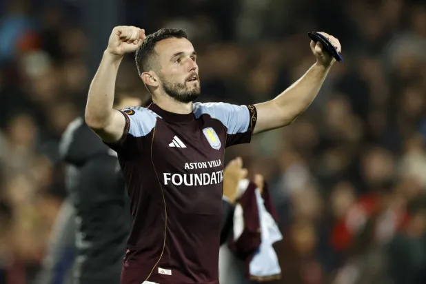 جون ماكغين قائد أستون فيلا (رويترز)