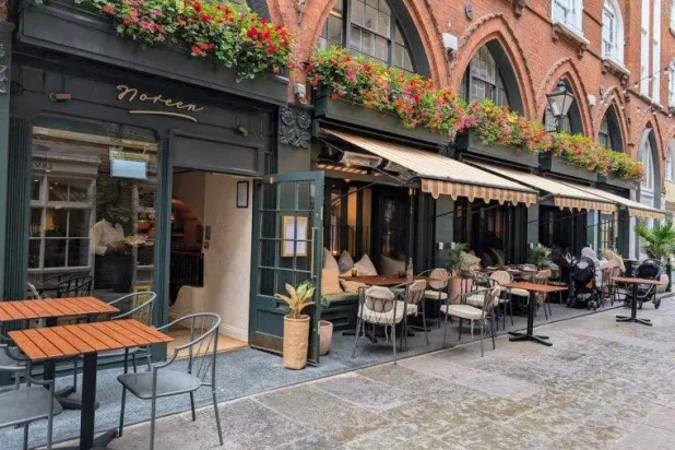 الجلسة الخارجية في سانت كريستوفرز بلايس (نورين)