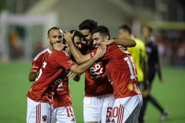 فرحة أهلاوية بأحد الأهداف (النادي الأهلي)