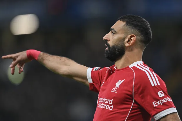 صلاح خلال مشاركته في مواجهة ليفربول أمام تشيلسي (إ.ب.أ)