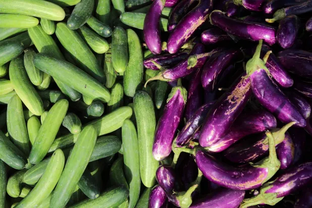 خضراوات بإحدى الأسواق الإندونيسية (إ.ب.أ)