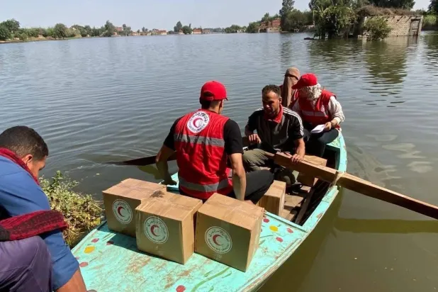 فرق إغاثة مصرية لمواجهة تداعيات ارتفاع منسوب نهر النيل بقرى محافظة المنوفية (مجلس الوزراء المصري)