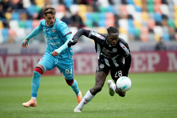 التعادل حكم مواجهة أودينيزي مع ضيفه كالياري (إ.ب.أ)