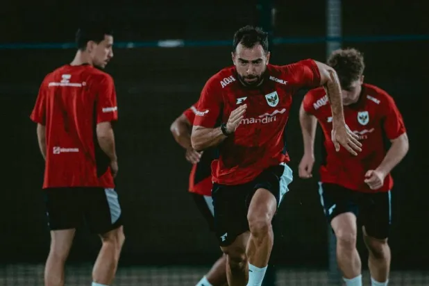 منتخب إندونيسيا قلق قبل أيام من مواجهة الأخضر (علي خمج)