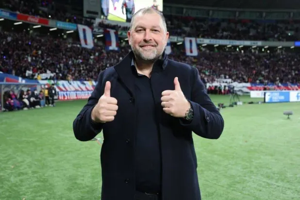 بيتر كلاموفسكي (الاتحاد الآسيوي)