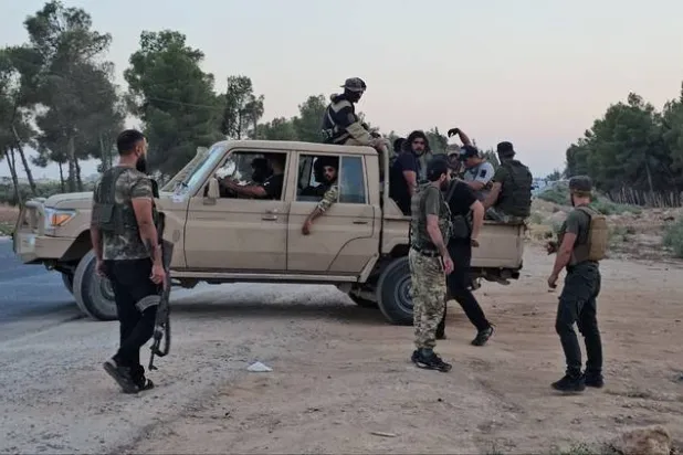 تحركات عسكرية مع ارتفاع التوتر وتصاعد الاشتباكات بين «قسد» والقوات السورية في شرق حلب (إكس)