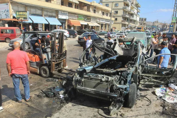 موقع الغارة الإسرائيلية على سيارة في جنوب لبنان (أ.ف.ب)