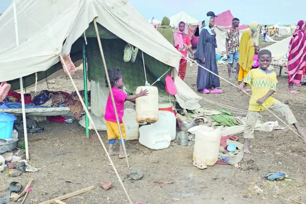 أطفال السودان ضحايا الحرب وكوارثها (أ.ف.ب)