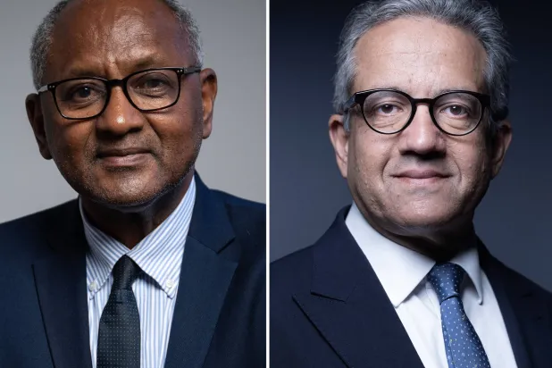 خالد العناني (يمين) وإدوارد فيرمين ماتوكو (أ.ف.ب)