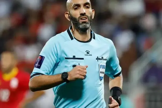من هو أحمد العلي حكم موقعة السعودية وإندونيسيا؟
