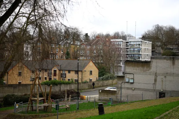 مبانٍ سكنية في لندن (رويترز)