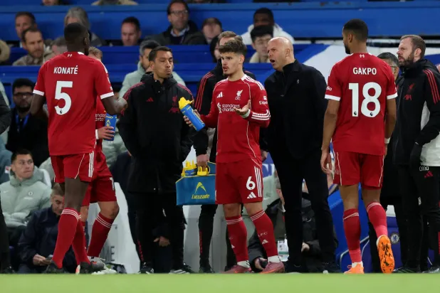 ليفربول يدخل فترة التوقف الدولي وهو يعاني جراء 3 هزائم متتالية (رويترز)