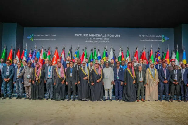 صورة جماعية للمسؤولين في مؤتمر التعدين الدولي في نسخته الماضية بالرياض (الشرق الأوسط)