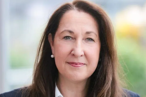 إيريس ستالزر رئيسة بلدية هيردكه المنتخبة حديثاً (متداولة) 