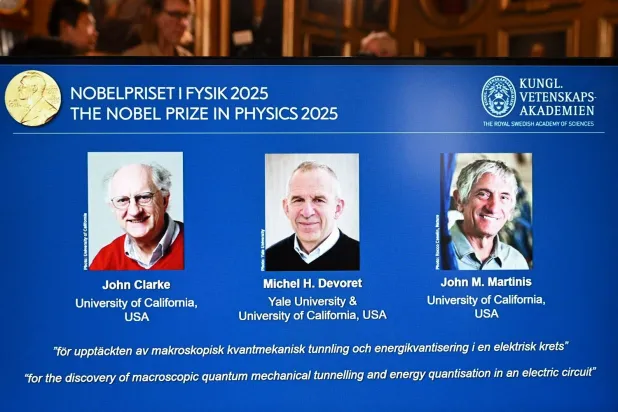  البريطاني جون كلارك والفرنسي ميشال ديفوريه والأميركي جون مارتينيز (الأكاديمية الملكية السويدية)