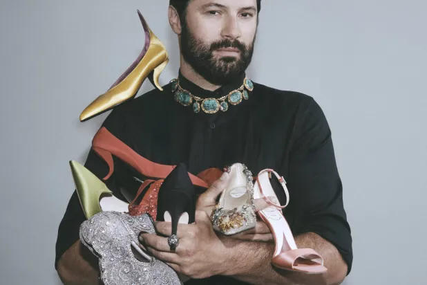 المدير الفني للدار منذ عام 2018 غيراردو فيلوني في حوار دائم مع المؤسس (روجيه فيفييه)