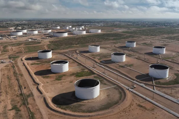 خزانات نفط خام في ولاية تكساس الأميركية (رويترز)
