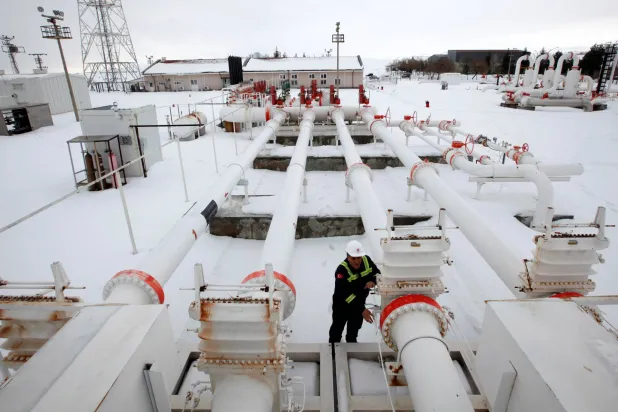 A worker checks the valve gears in a natural gas control center of Türkiye’s Petroleum and Pipeline Corporation, 35 km (22 miles) west of Ankara, February 14, 2012. (Reuters) 