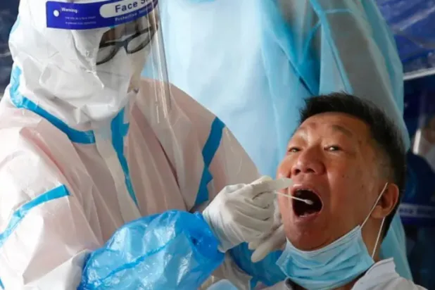 مسحة الخد قد تتنبأ بالسرطان قبل تطوره (رويترز)