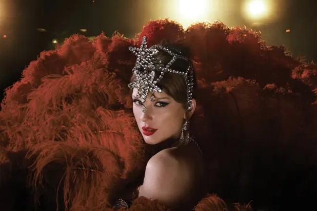 يضم ألبوم تايلور سويفت الجديد 12 أغنية شخصية 5 منها عن علاقتها بخطيبها ترافيس كيلسي (إنستغرام سويفت)